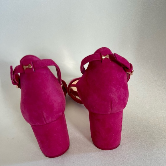In very good condition Ted Baker London Block Heels Fuchsia Strap Sandals - Picture 10 of 13